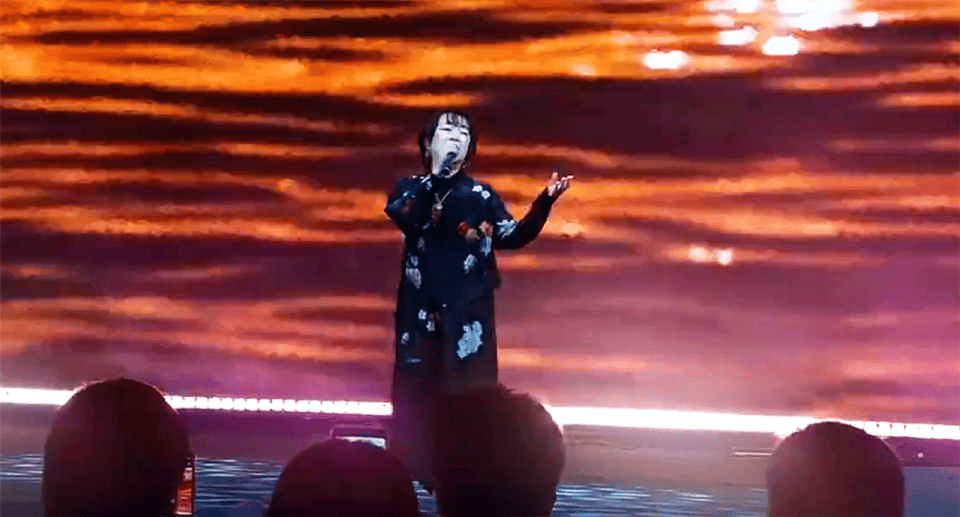 老胡为日本女歌手鸣不平，认为把演员轰下台不尊重，到底是理智还是拎不清？