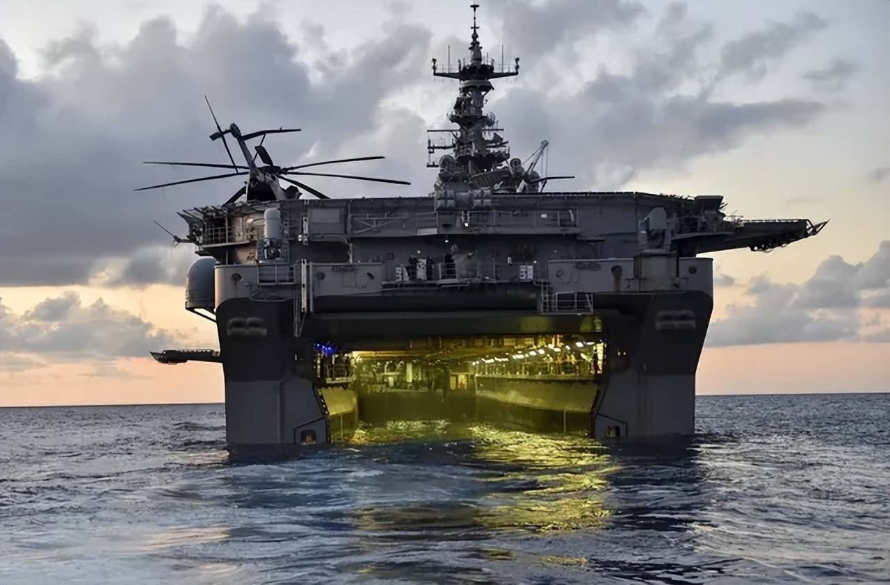 斜角甲板，两条电弹！网上热议的“077型两攻”是真的吗？