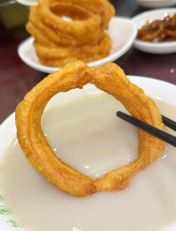 北京豆汁焦圈记：一碗酸香里的京味早晨_搜狐网