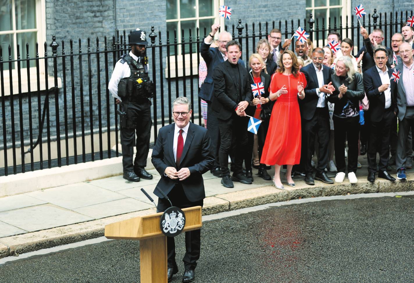 突发特讯!英首相发表涉港言论 , 中方罕见措辞驳斥: 没资格、没权利