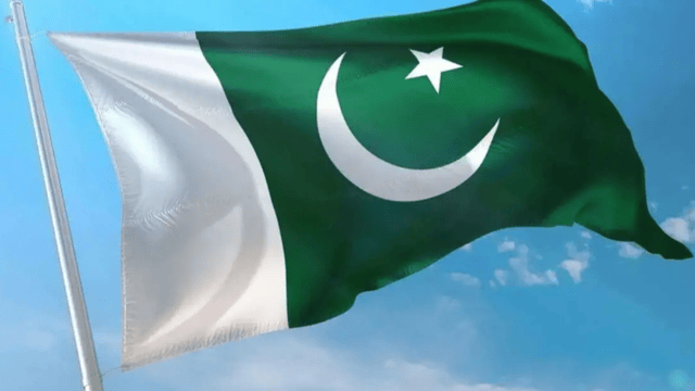 “巴铁”撕裂时刻：伊姆兰·汗生死未卜，什么才是核心病灶？