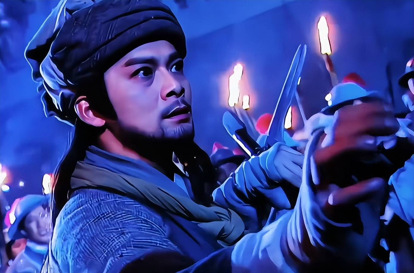 64岁“乔峰”黄日华退出娱乐圈!拒绝拍戏仍捐款百万,永远的童年回忆