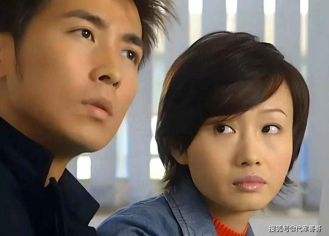 不再隐忍!曾与小7岁保剑锋相恋的黄慧颐,如今57岁公开分手内幕