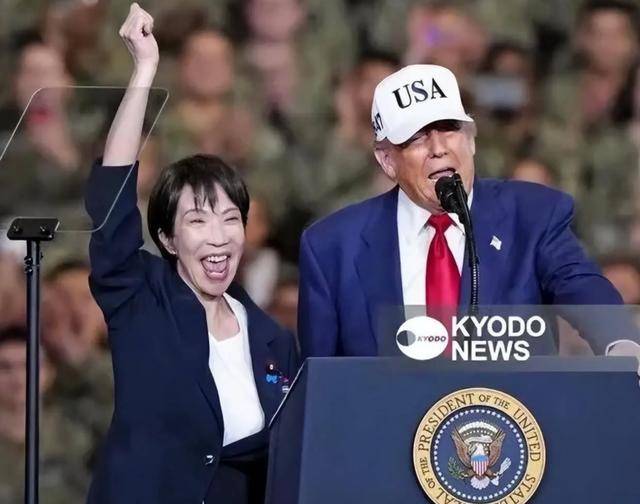 中国100多艘战舰出港,2艘美航母果断逃离,高市早苗越看越慌!