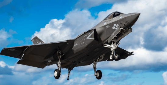 局势反转出乎意料！美战机被导弹击落，谁干的？调查结果公布，英法俄失声，特朗普怕啥来啥