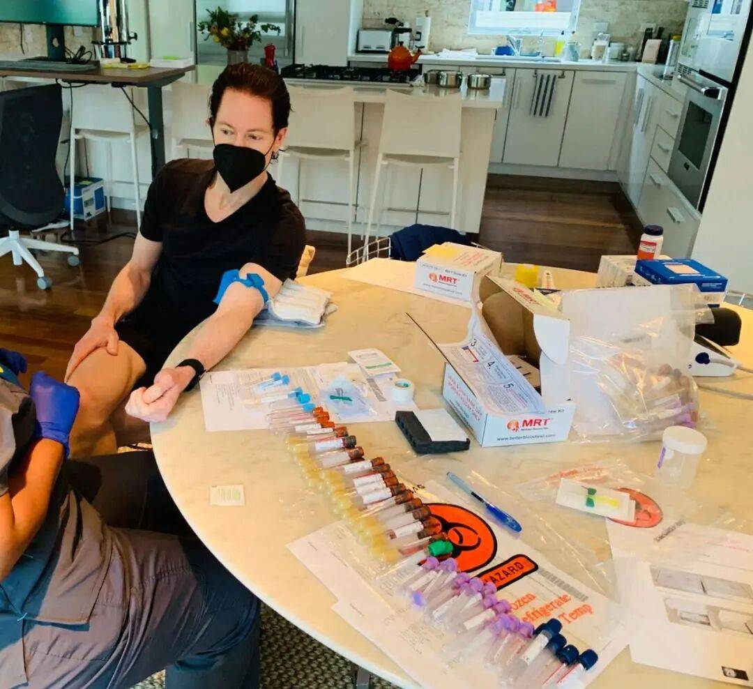 原创 怕老怕死卷疯了,科技大佬砸钱“买永生”!