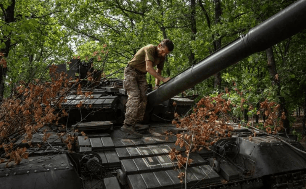 难怪乌克兰越打越拉胯，原来基辅军火库已经见底，美方成功帮俄罗斯逆转战局！