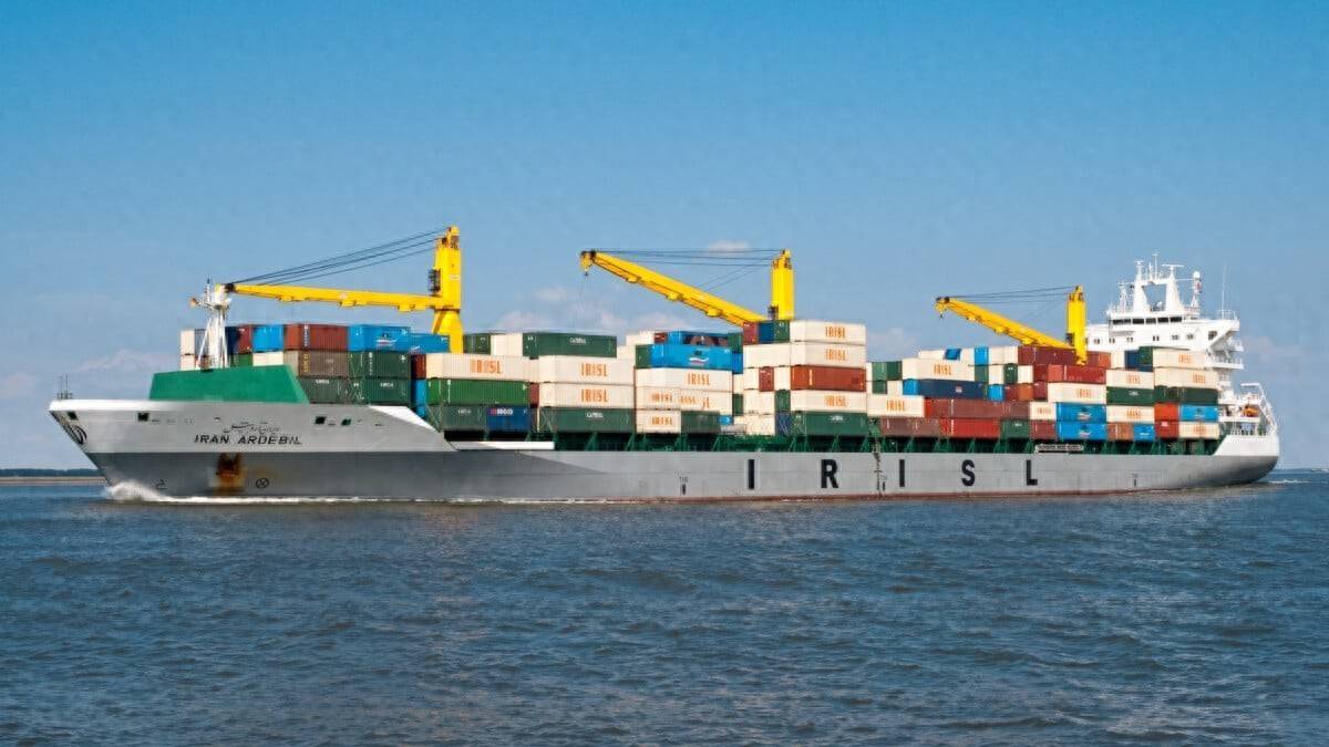 从中国驶向伊朗的一艘货船,遭美军特种兵半道拦截,交出货物才被放行?