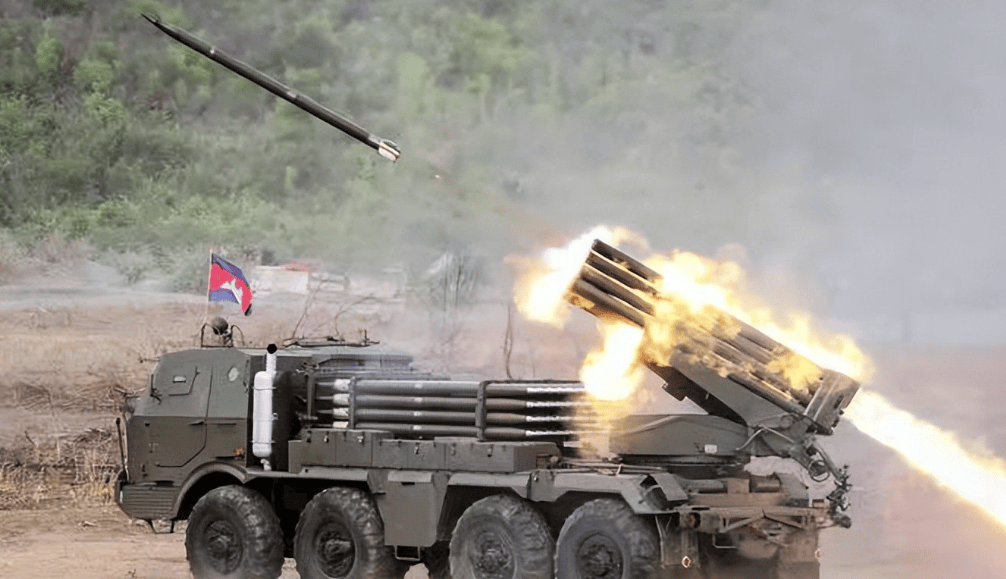 泰军想不明白,F-16战机为何找不到中国火箭炮?终于放了一个大招