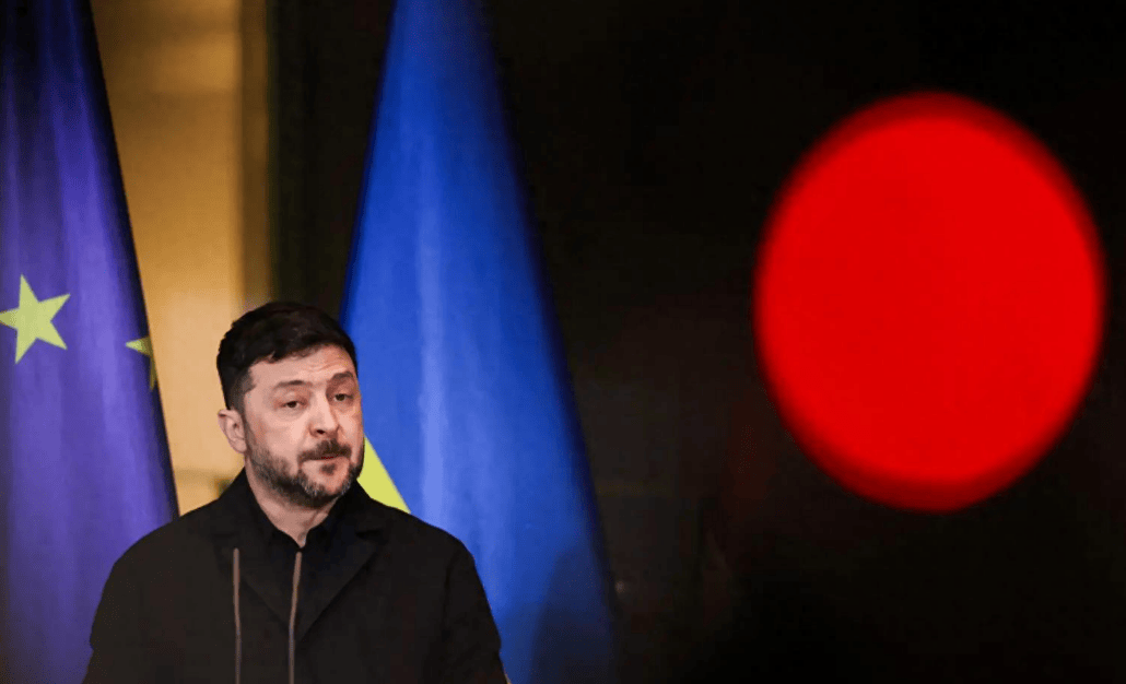 破鼓众人捶，泽连斯基被美国逼到角落，盟友火速和乌克兰划清界限！