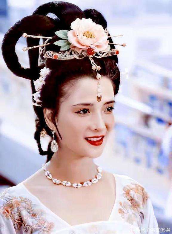 61岁何晴还有这三件遗憾：退休没办妥、缺席儿子毕业、因病离世