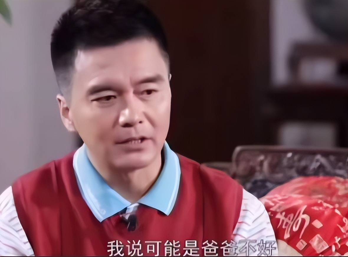 好友公开何晴珍贵合影,透露许亚军真实一面,两人离婚原因曝光