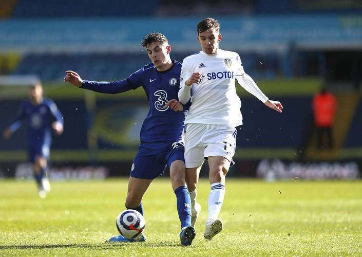 周六036英超焦点！利兹联主场死磕水晶宫保级战意VS客场王者1-1或2-1？体能成关英格兰足球超级联赛键