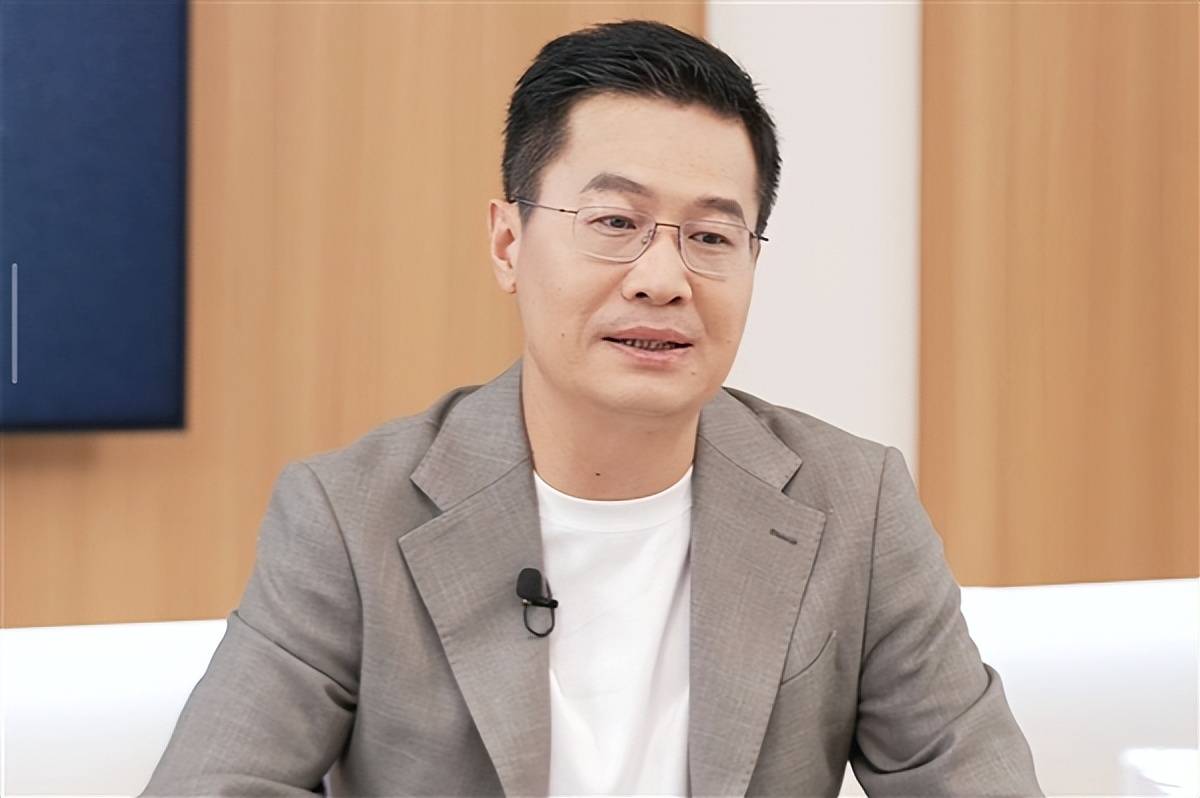 原创             小米高管晒17Ultra真机！卢伟冰答疑解惑，这次涨价有点多