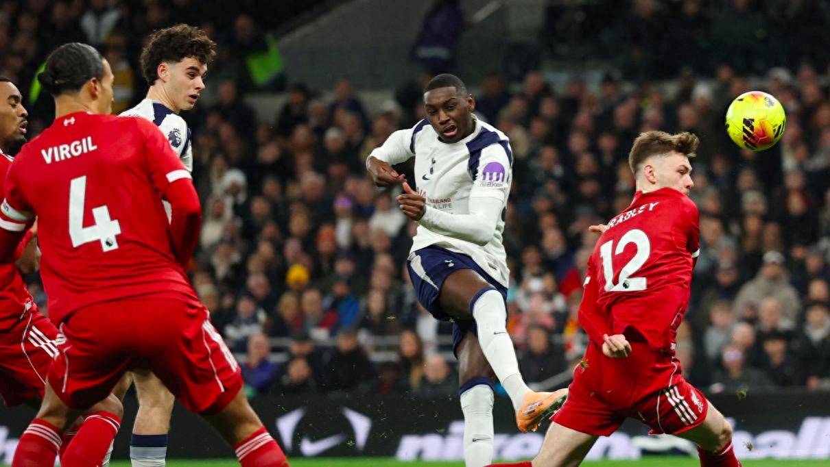 豪门悲喜夜：9人热刺1-2利物浦阿森纳1-0姆总平C罗纪录皇马2-0西甲联赛免费高清直播＋实时赛程积分榜＋竞彩预测全覆盖（2025赛季）