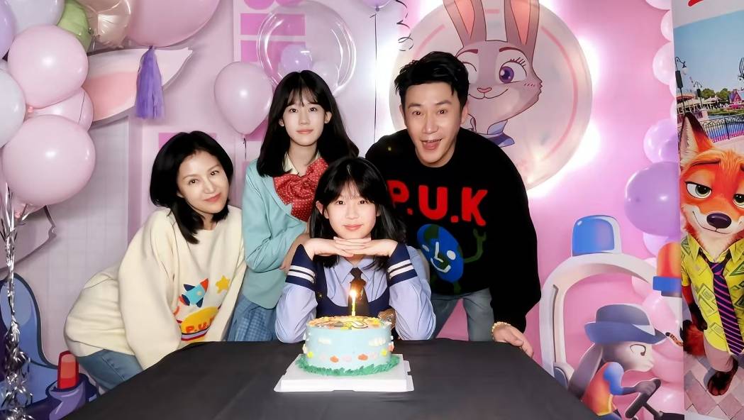 陆毅小女儿满14岁，小叶子像爸又像妈超级美，一家四口颜值太顶了