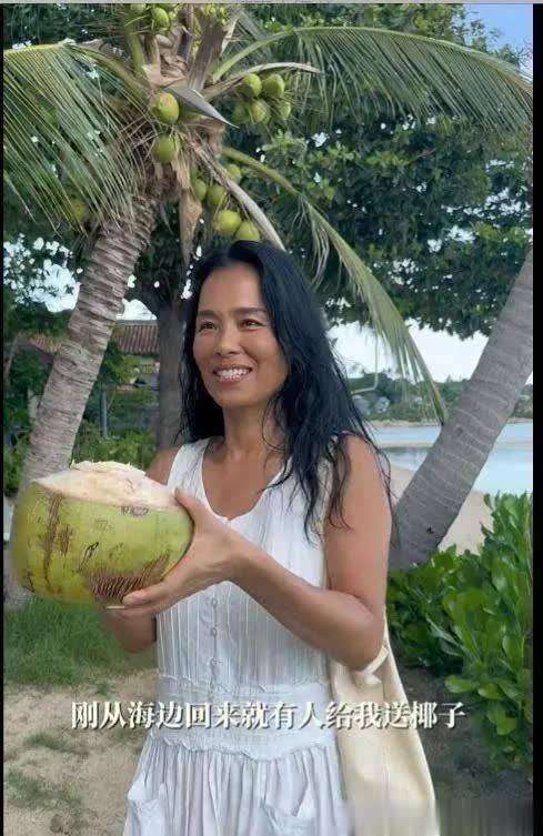 韦唯3个儿子回国，2金融高管1区块链副总裁，优秀又孝顺