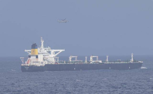 中国油轮被扣，特朗普宣布：船和油全都要！30万桶俄油顺利通关？