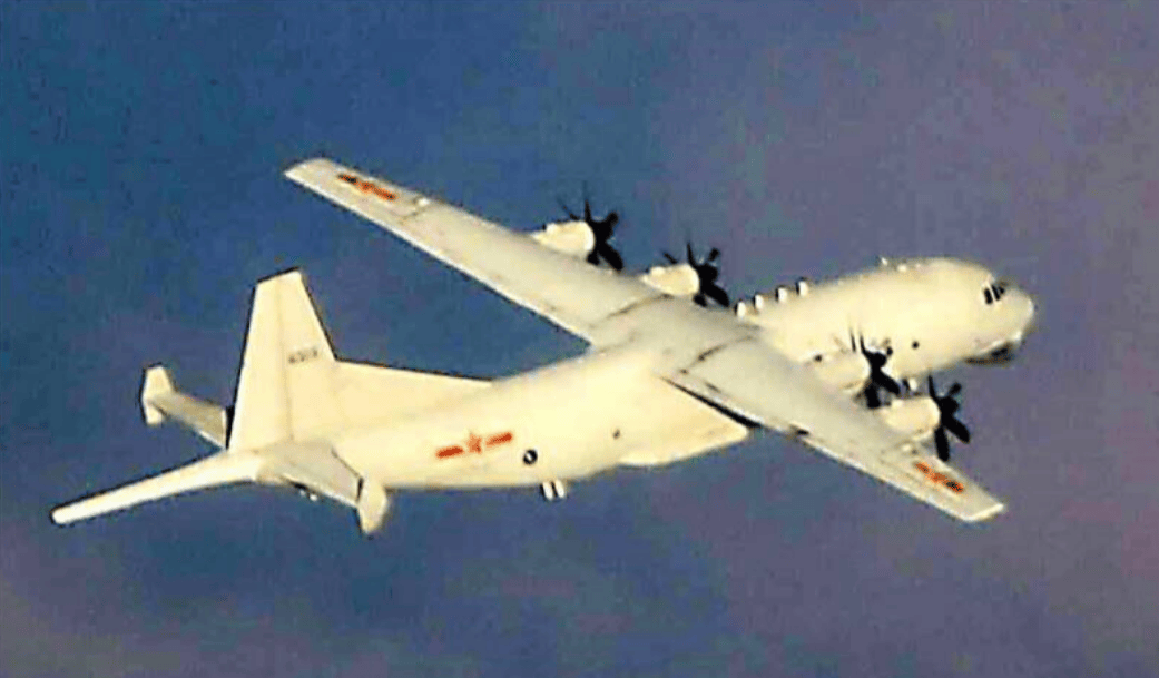 台南恒春外海发生激烈对峙，054A向美军MQ4C喊话：通报你的意图！