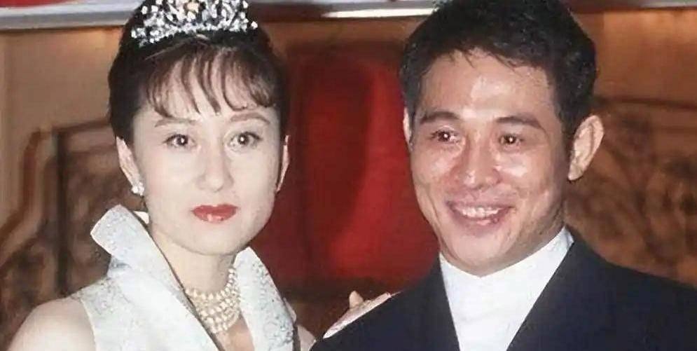 严防死守36年，利智还是输了，李连杰终是没放下被亏欠的“她们”