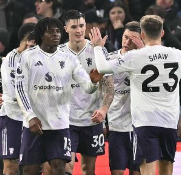 英超联赛免费高清直播+实时赛程+积分预测（2025赛季全覆盖）曼联12天4战冲刺欧冠席位全取12分指日可待