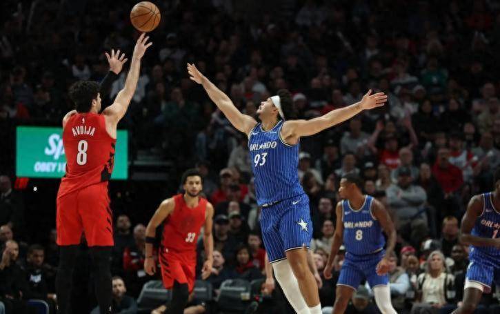 “从NBA冷板凳到国内表演赛热浪杨瀚森的孤