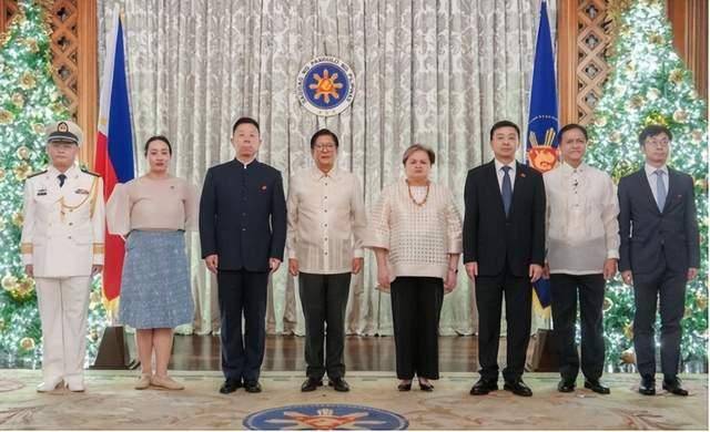 盼了三天三夜，菲律宾渔民第一个等来的，是中国人民解放军