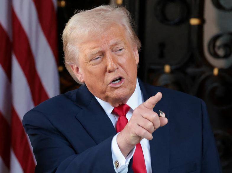 美国对委内瑞拉发动直接军事攻击！特朗普称美军摧毁一“大型设施”，马杜罗立场坚定