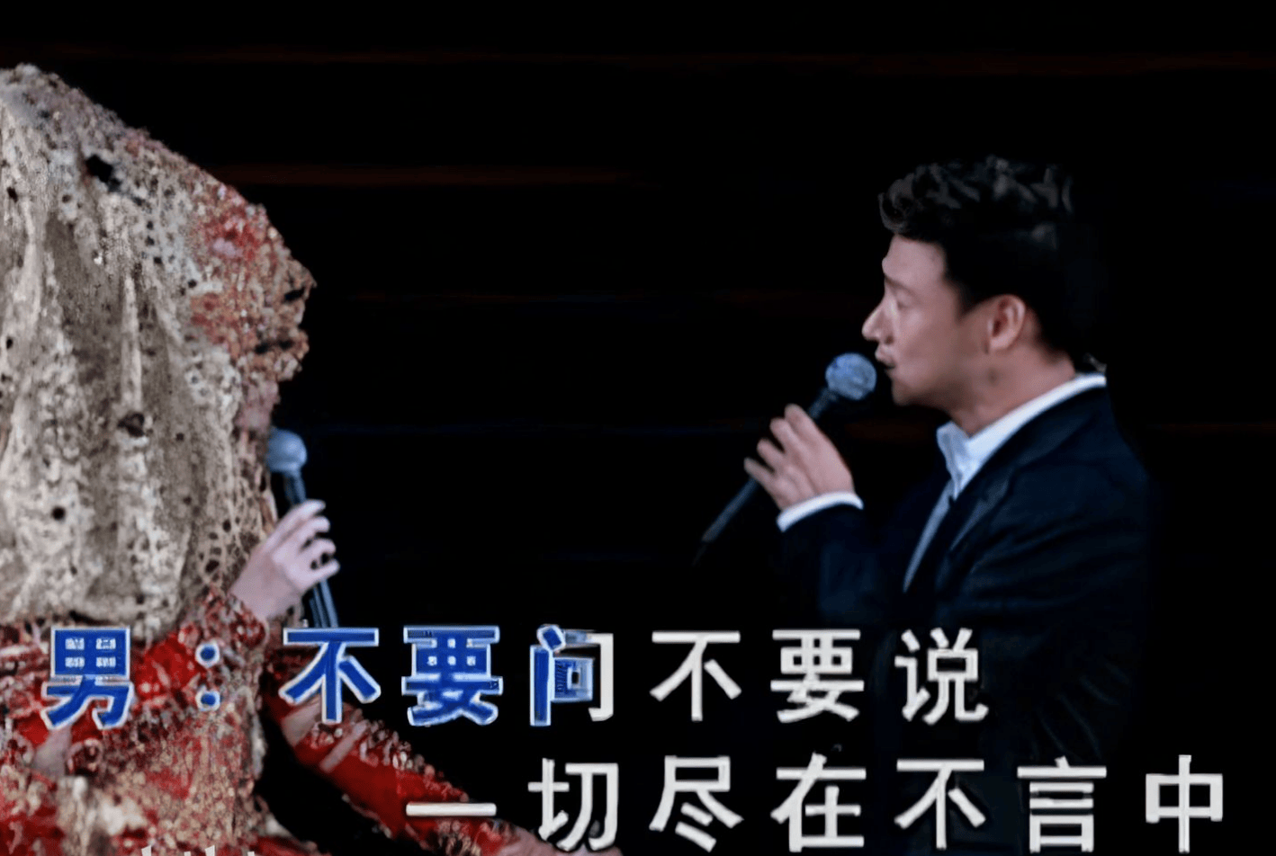 张学友演唱会看哭了：红馆动情缅怀梅艳芳，唱到破音也不降调