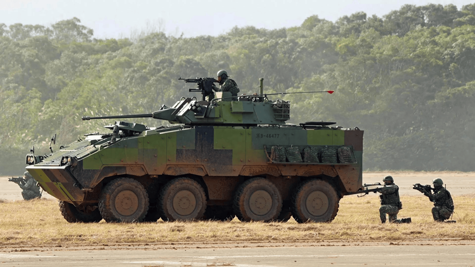 一旦美对台运输武器,台海将惊现“神兵天降”,装备别想送进台岛!