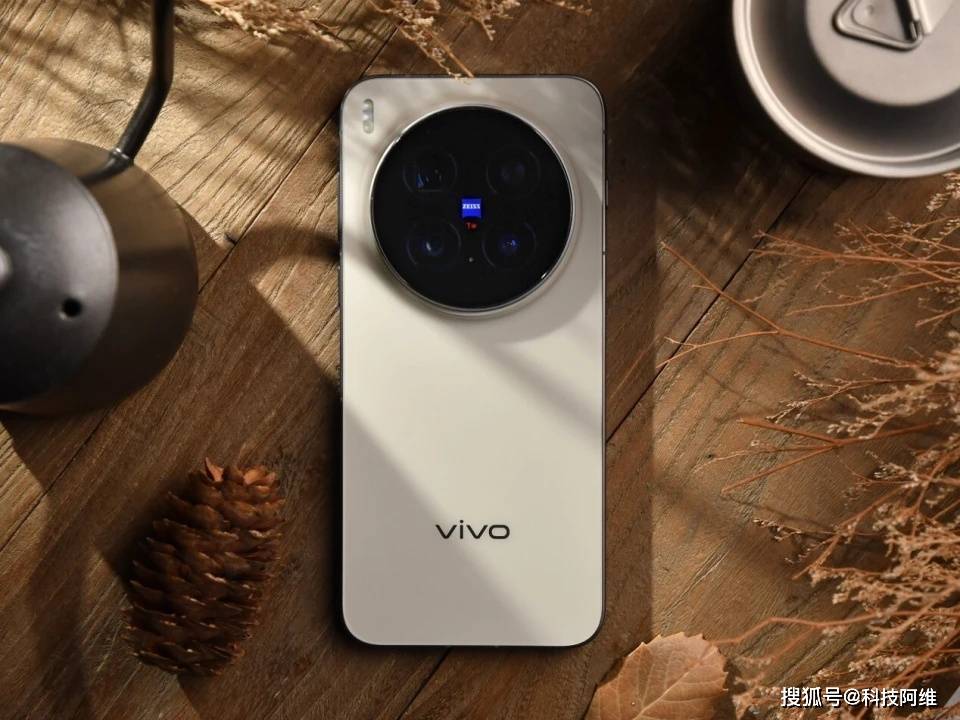 原创 vivo更激进了,2亿像素+100倍变焦+6510mAh,旗舰新机“一跌再跌”