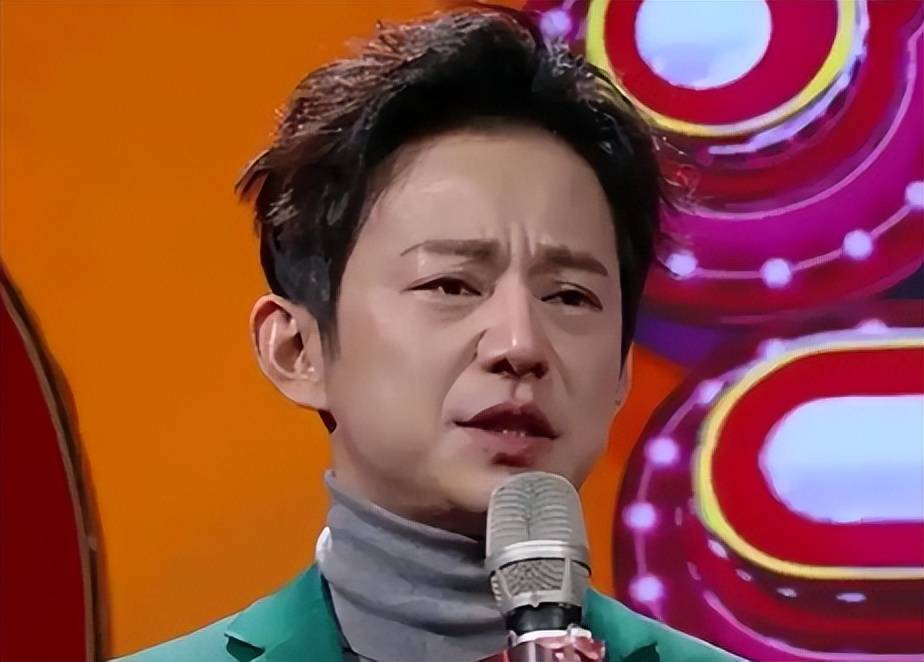 墙倒众人推!人民网怒斥、保姆举报51岁无妻无子的何炅还是崩溃了