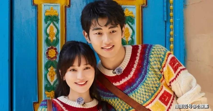 太心酸！42岁知名歌手江苏走穴演出，现场宾客埋头吃席无互动