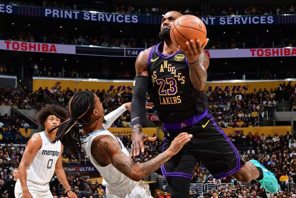 41岁砍31分创纪录！詹姆斯打脸交易流言但湖人未来已到十字路口NBA职业联赛中文官网__实时赛程比分+球队资讯