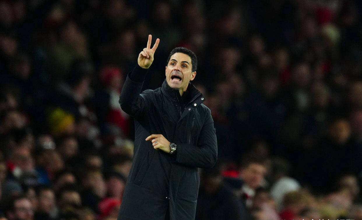 曼城与利物浦双双平局英格兰足球超级联赛阿森纳稳坐英超积分榜榜首领先优势扩大至6分