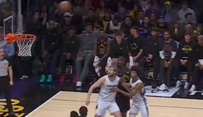 NBA职业联赛中文官网__实时赛程比分+球队资讯官方吐槽！东契奇罚球罚丢后湖人的解说员：觉得他该去G联赛了