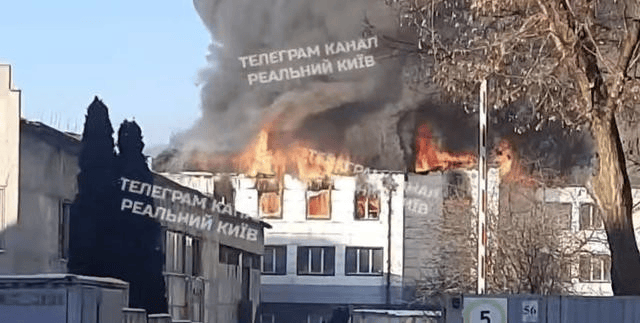 基辅上空再现战火，俄罗斯轰炸计划却急刹车！俄军斩首行动为何戛然而止？