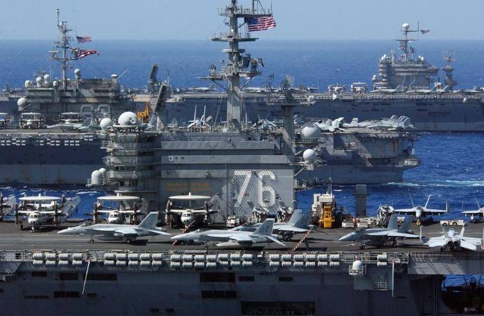 为何美国士兵能在航母上吃烧烤开演唱会，中国航母却不行？