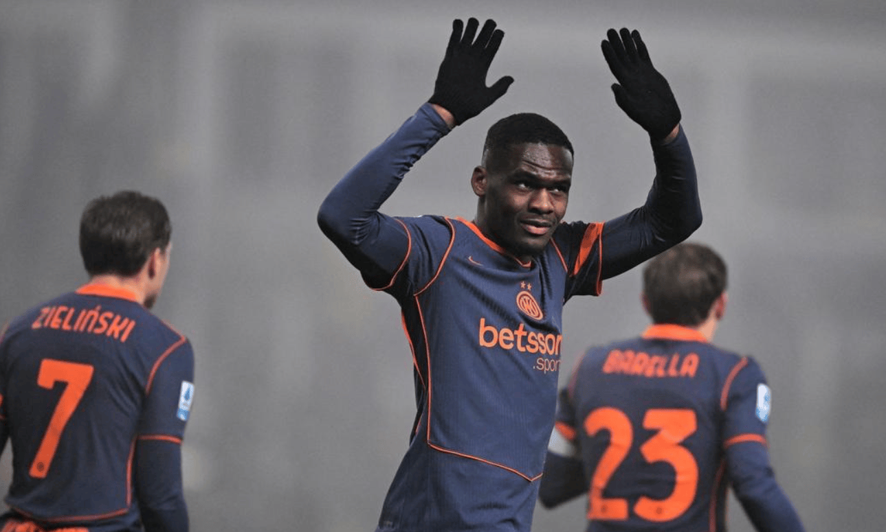 世界杯-足球赛事比分体育网意甲夺冠热门诞生：18场狂揽42分排名榜首把米兰尤文挤在身后