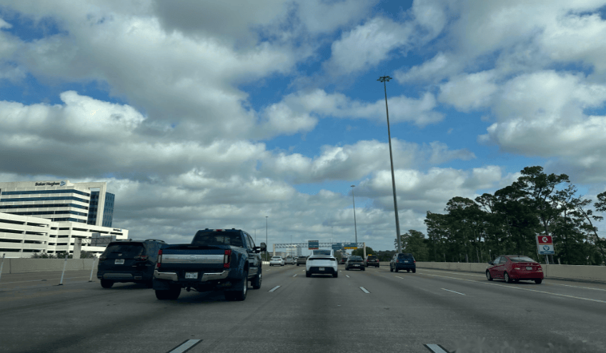 狂追俄罗斯油轮18天，特朗普疯狂全球抢油，对中国有何影响？