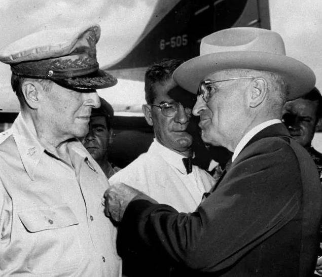 朝鲜战争，为何美国宁愿战败，也不用原子弹？美国人：真不敢用