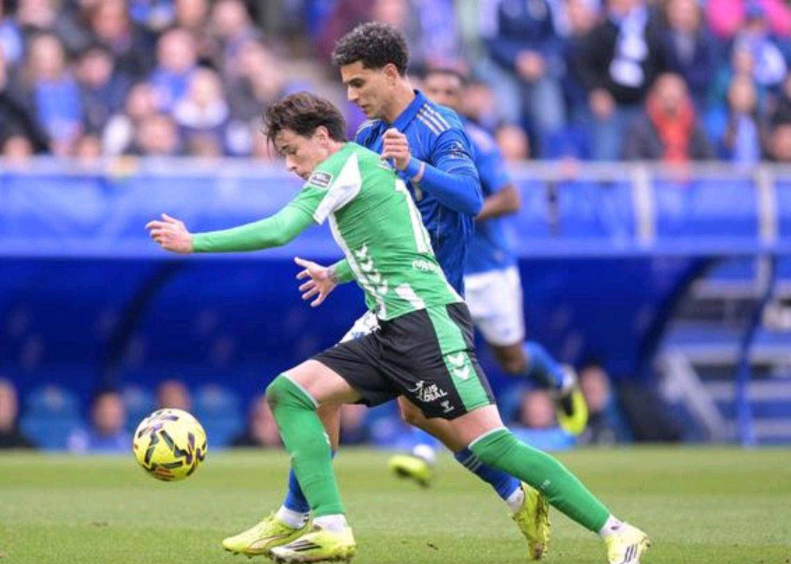 西西班牙足球甲级联赛甲联赛第19轮激战：皇家奥维耶多主场1-1战平皇家贝蒂斯