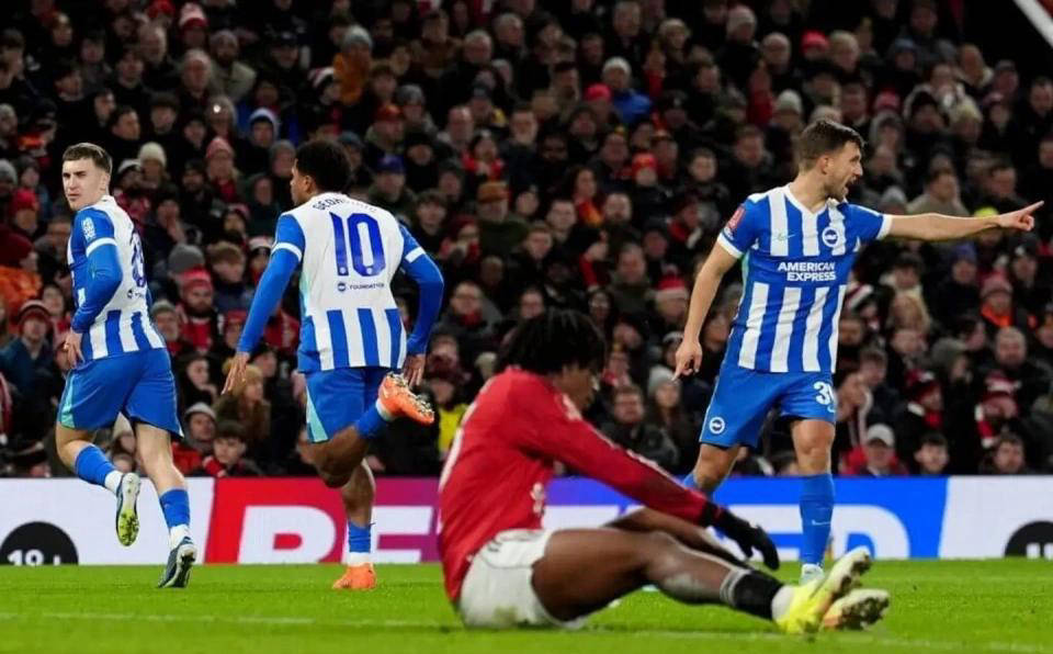 英超联赛免费高清直播+实时赛程+积分预测（2025赛季全覆盖）曼联双线告负！两大杯赛一轮游只剩英超冲击前四无路可退