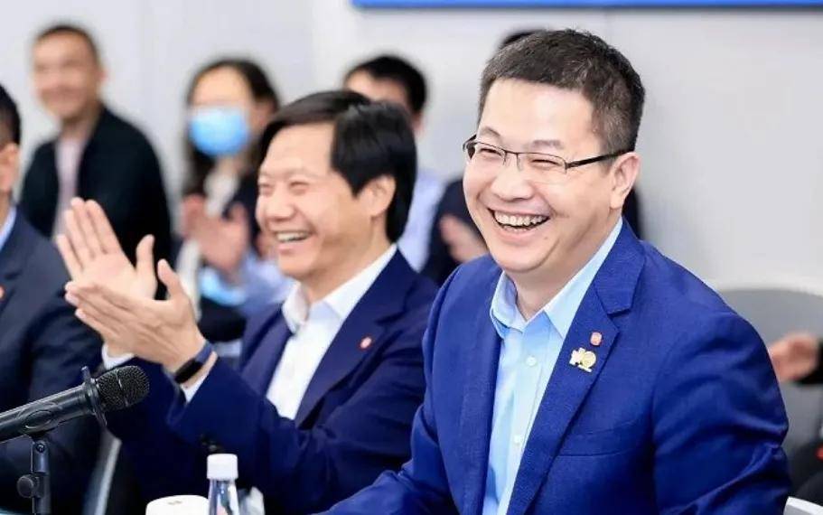 原创 雷军转发“诅咒”帖!卢伟冰离职?小米为啥热搜不断?