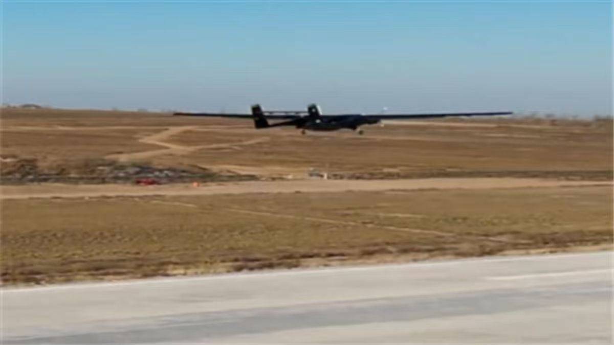 只需200米跑道，1吨弹药闪电送达！中国“大家伙”冲上8000米高空