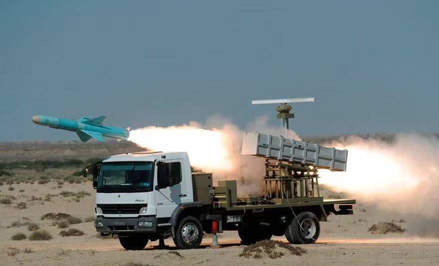 美军轰炸机压境伊朗，中东没航母照打：伊朗紧急查获大批美制武器