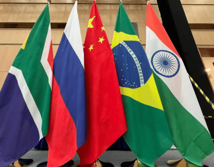 美放话不到24小时，南非当着中俄的面，对伊朗下逐客令，伊朗军舰尴尬退场