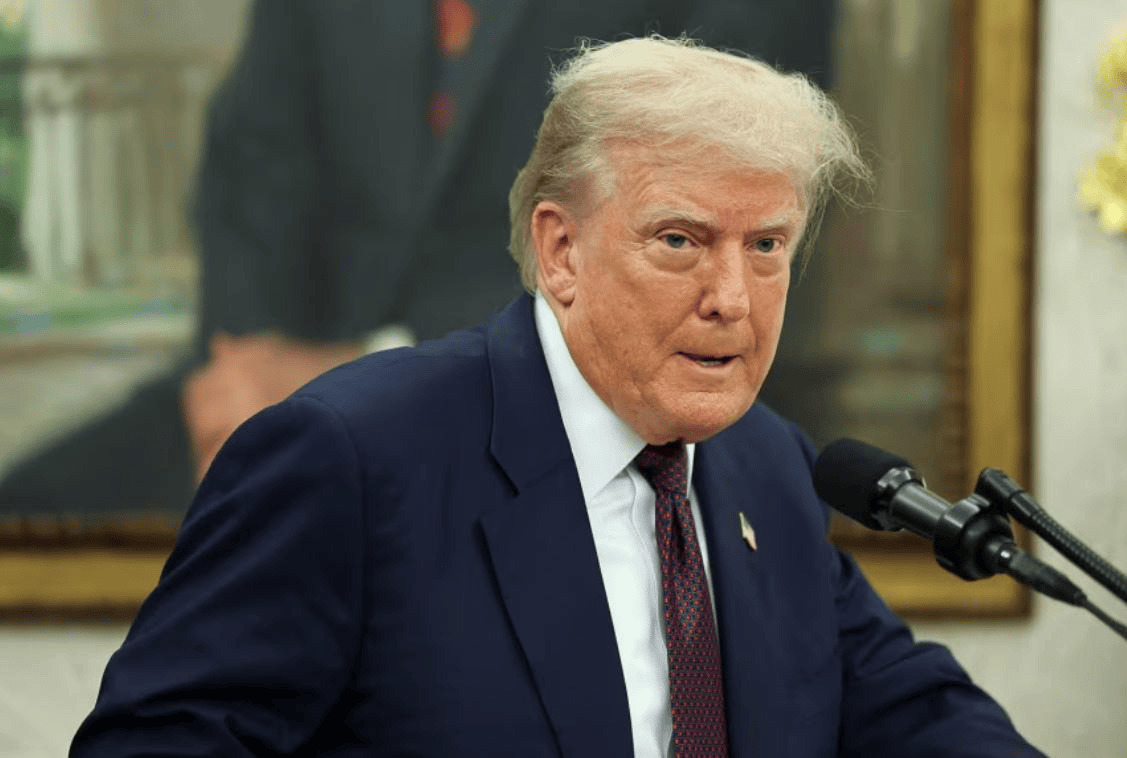 万斯投致命一票，大开战争阀门，特朗普剑指中国，走出一招险棋