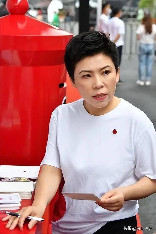 涉贪腐被带走、败光20亿、移民改国籍，邓亚萍身上的谣言太离谱