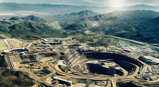 中方收拾日本毫不手软，特朗普给高市撑腰，对全体盟友下了死命令